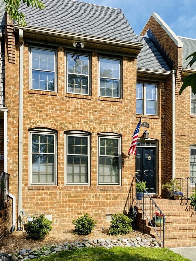 Primary Photo - 811 Colonial Ave