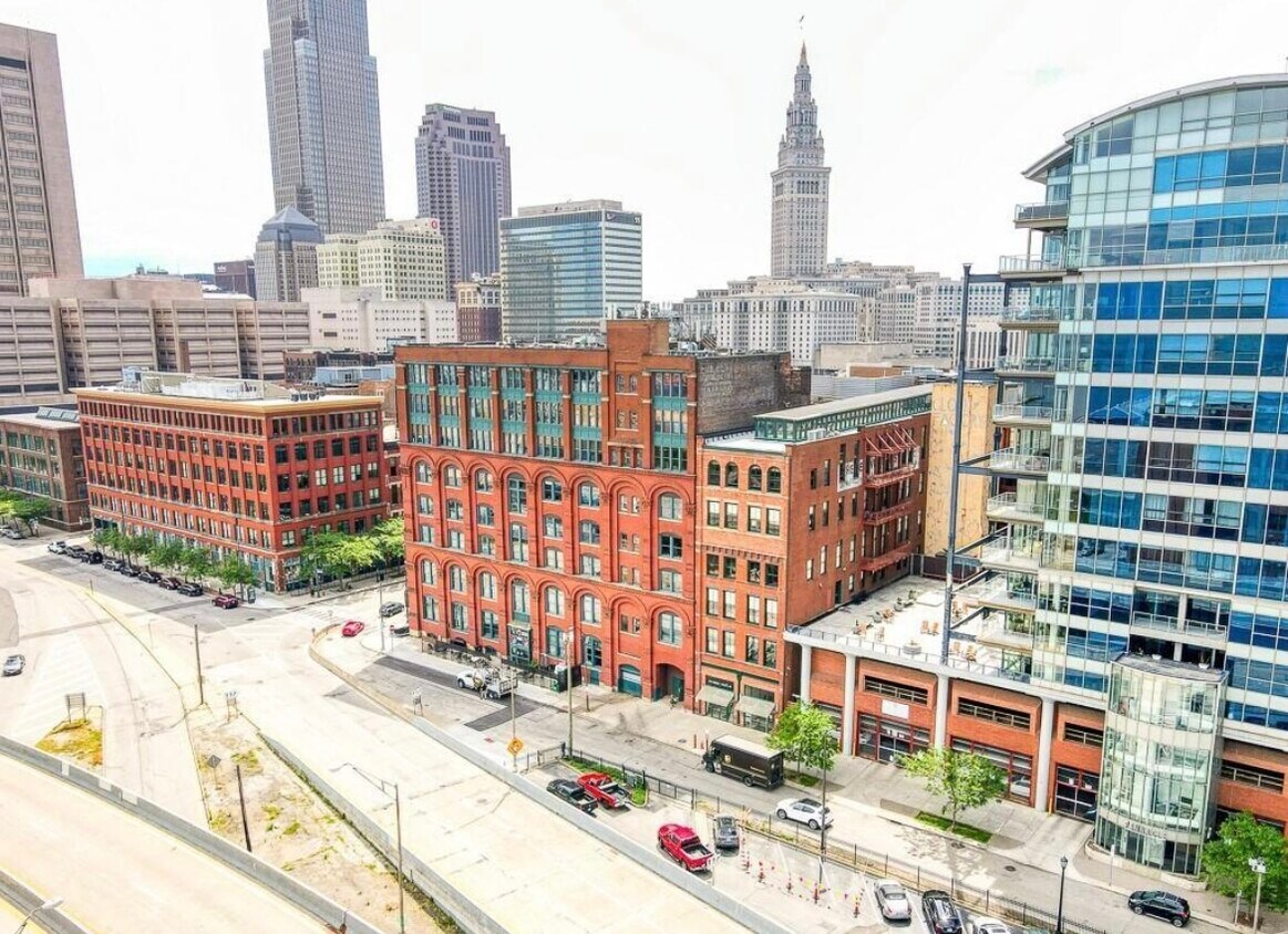Foto principal - 635 W Lakeside Ave