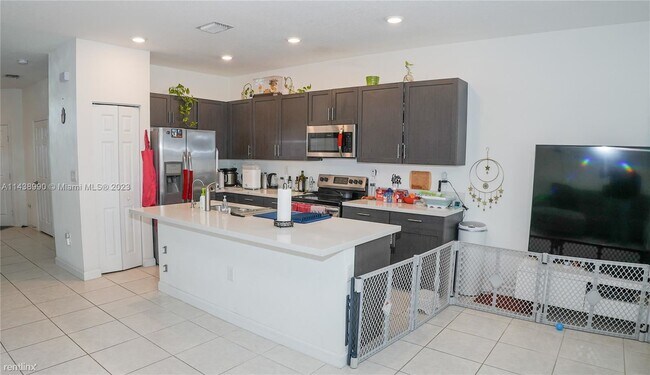 Building Photo - 4 br, 2.5 bath House - 3436 W 110th St
