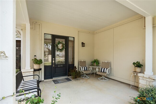 Foto del edificio - 2216 Garden Ct