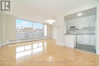 Building Photo - 666 Spadina Ave.