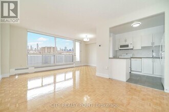 Building Photo - 666 Spadina Ave.