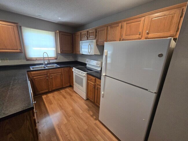 Foto del edificio - 3700 Falmouth Dr