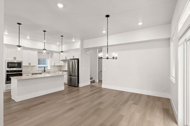 Building Photo - 13737 SW 165th Ave
