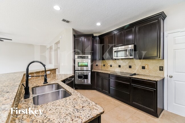 Foto del edificio - 4500 Oak Moss Loop