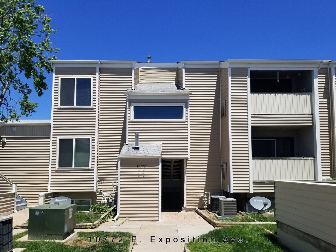 Foto principal - * 2 bed, 1 bath, Cherry Creek schools, Gre...