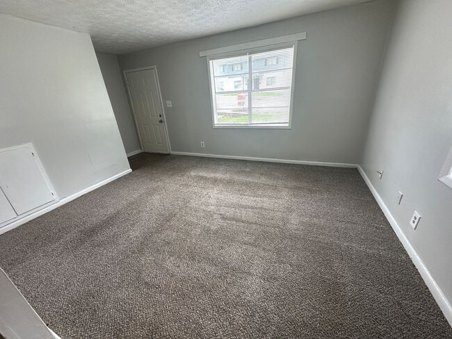 Building Photo - 4053 Log Cabin Dr