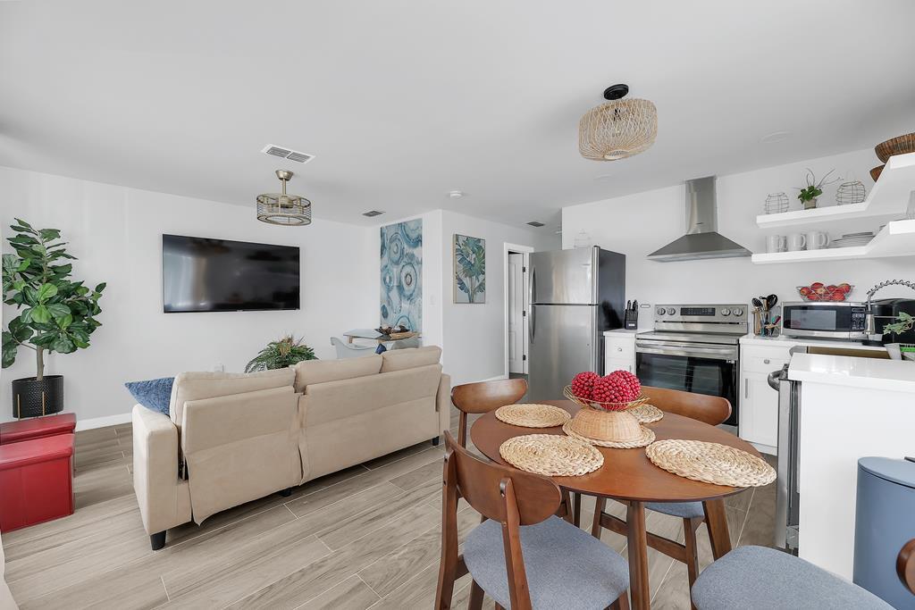 208 W Gardenia St Unit 9, South Padre Island, TX 78597 Condo for Rent