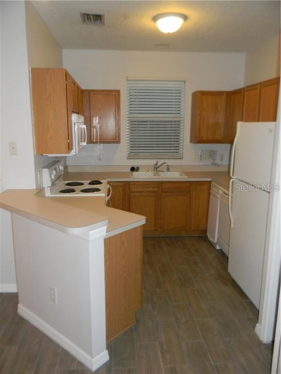 Building Photo - 2122 Golden Oak Ln