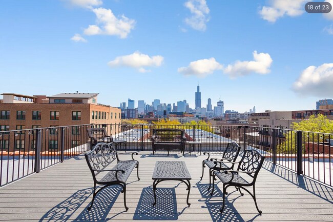 Foto del edificio - Incredible 2 Bedroom 2 Bath West Loop, Chicago Penthouse Condo for Lease