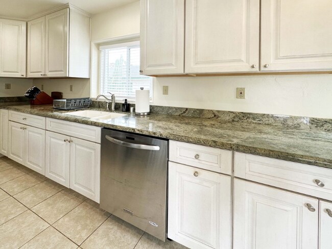 Foto del edificio - 5041 Muir Ave