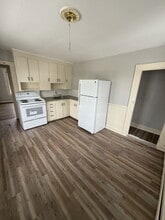 Building Photo - 2 Front Pl