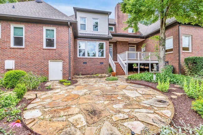 Foto del edificio - Downtown Franklin 4bdrm/4bath for rent!