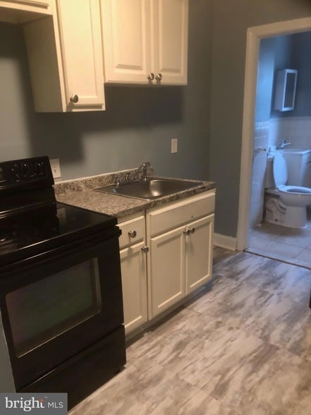 Building Photo - 3023 Oakford Ave