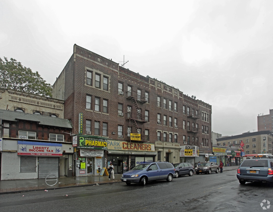 Primary Photo - 188 Parkside Ave