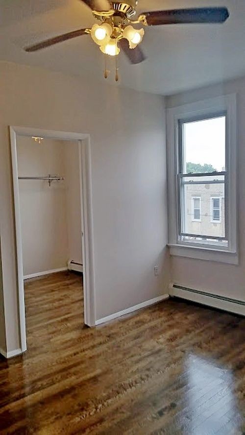 Foto del edificio - 71-33 69th Pl