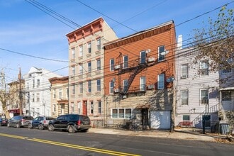 Building Photo - 40 Beacon Ave