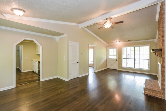 Foto del edificio - 14155 Creek Hill