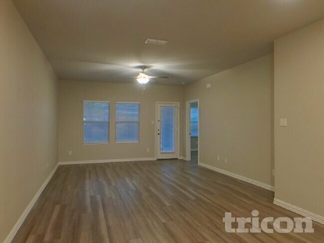Foto del edificio - 1805 Ash Oak Ln