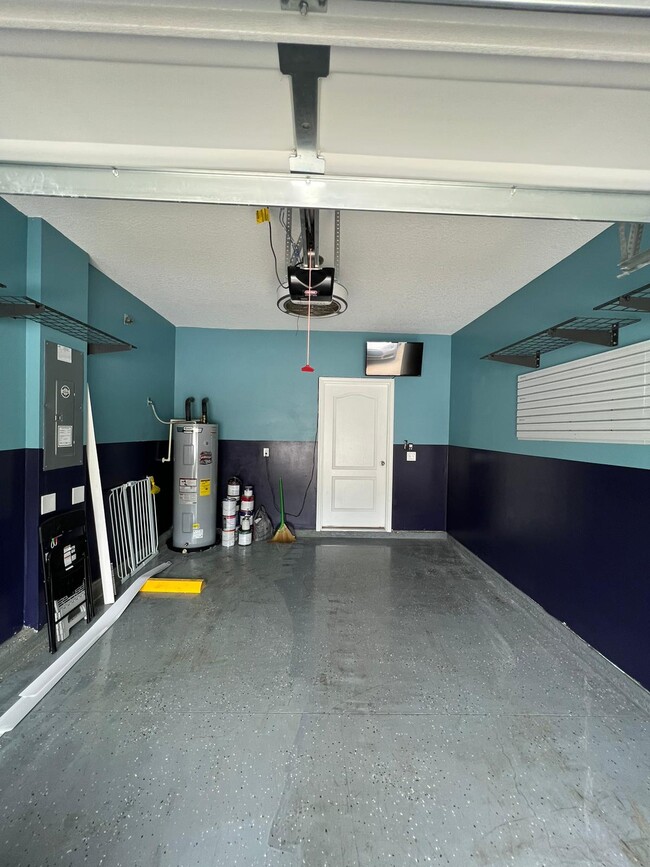 Building Photo - 589 Servia Dr