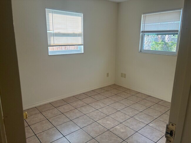 Foto del edificio - 2651 Kingswood Dr NE