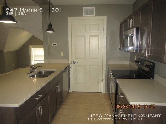 Building Photo - 847 Martin St