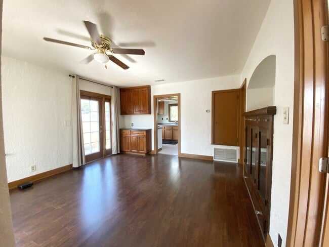 Living room - 110 N Barranca Ave