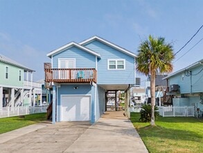 Building Photo - 22101 Guadalupe Dr