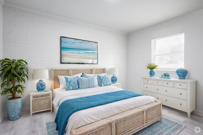 Bedroom 3BR Cottage 900SF - Welcome to the privately owned Creswtood G...