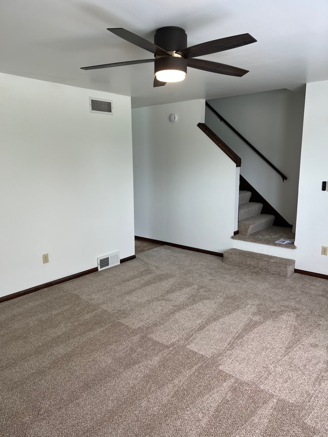 Building Photo - 9126 Broadway Dr