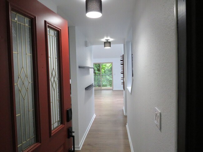 Foto del edificio - Redmond Modern & Updated 3bd/2bath Condo i...