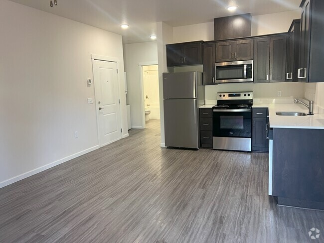 Building Photo - 725 Lockwood Ln S