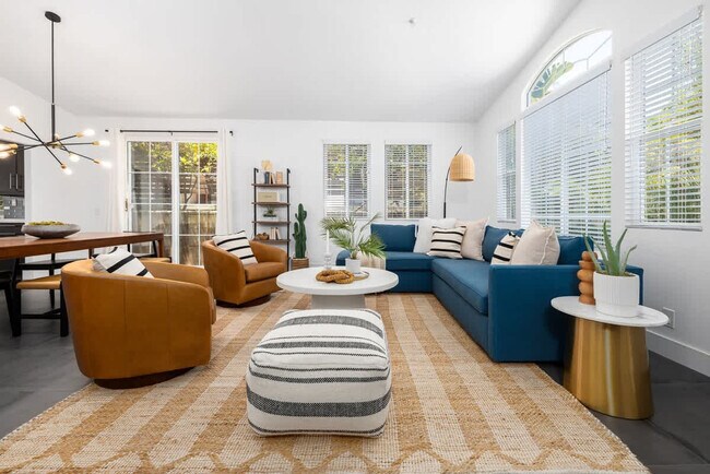 Foto del edificio - 818 Sunset Dr