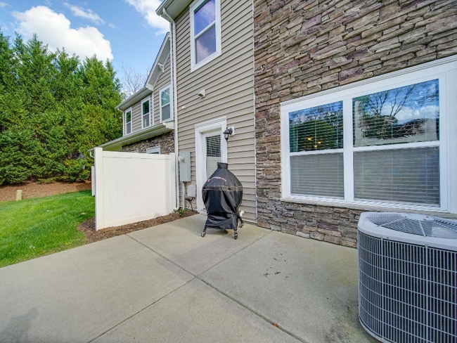 Foto del edificio - 5657 Tipperlinn Way