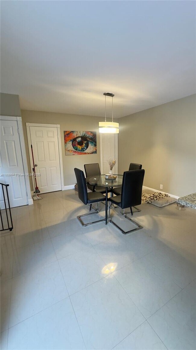 Foto del edificio - 9100 SW 22nd Ct