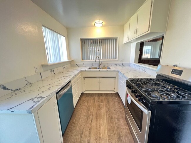 Building Photo - 5166