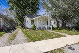 Building Photo - 1823 Halford St