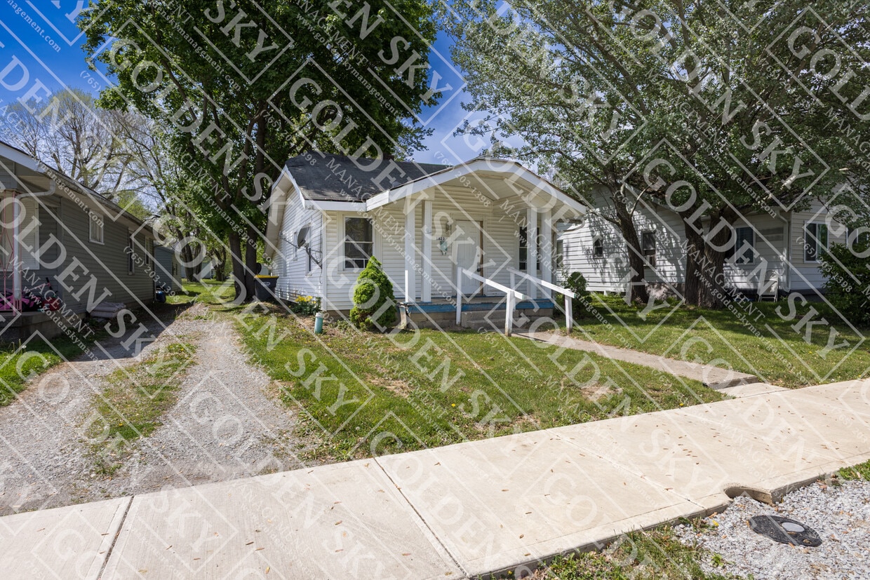 Primary Photo - 1823 Halford St
