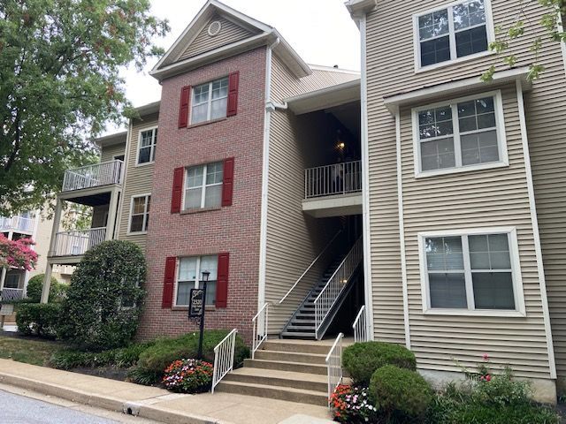 Foto principal - 2320 Falls Gable Ln