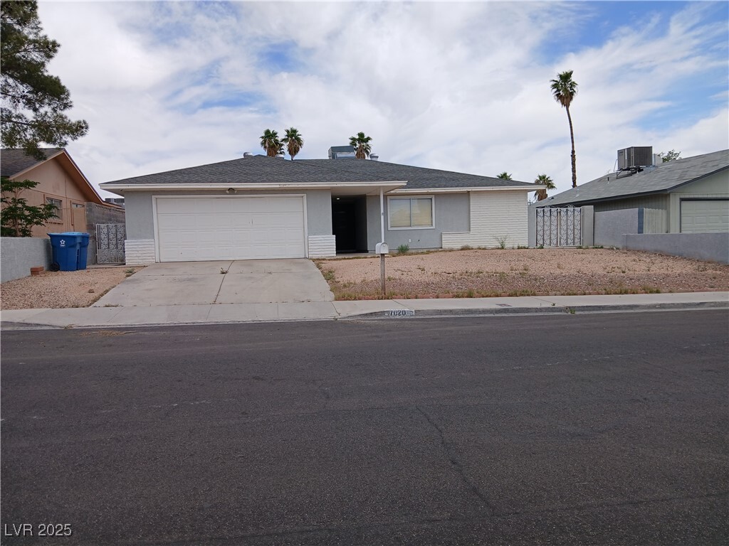Foto principal - 7020 Astronaut Ave