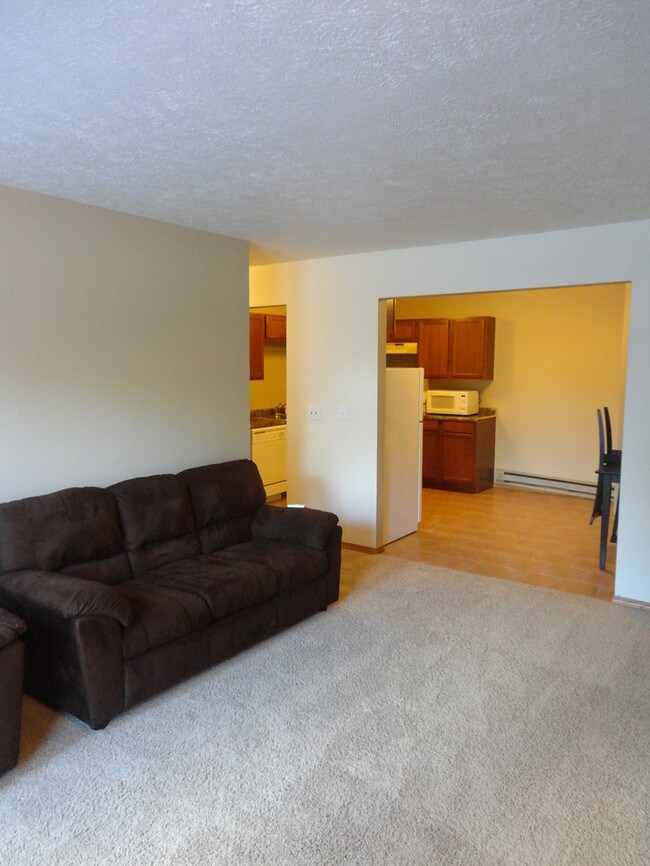 Building Photo - ISU/HEARTLAND STUDENTS- 3-4 Bedroom Apartment