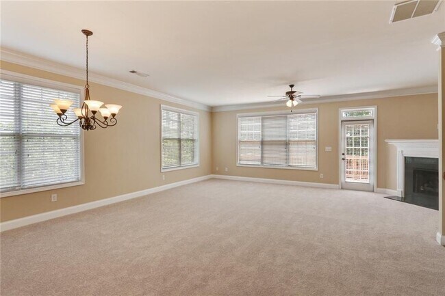 Foto del edificio - 5060 Windcrest Ln