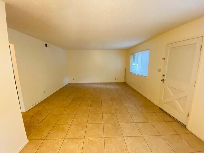 Building Photo - Cozy Condo in Folsom Estates
