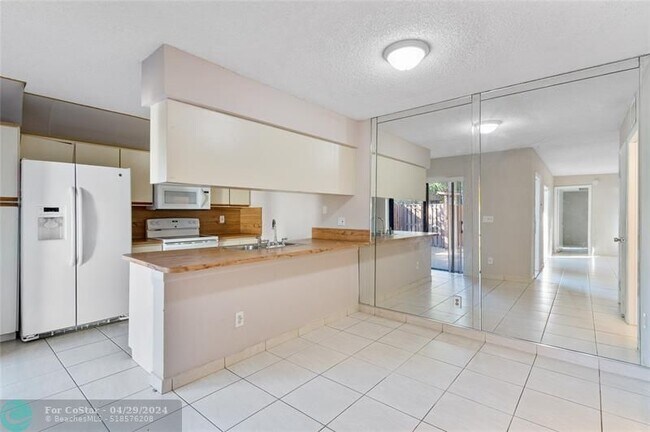 Building Photo - 1643 S Coral Terrace