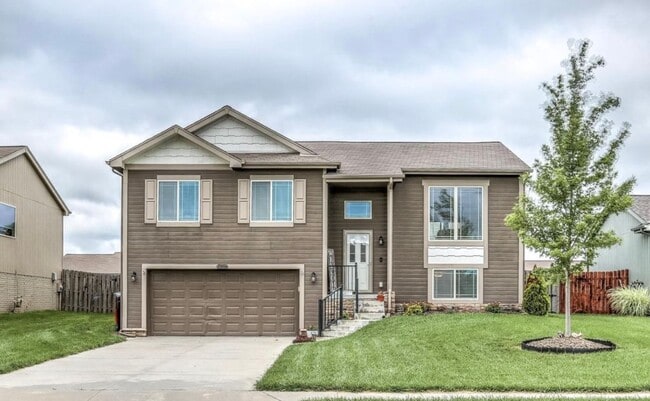 Building Photo - 13806 S 43rd Ave
