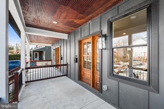 Building Photo - 705 Preston Ave