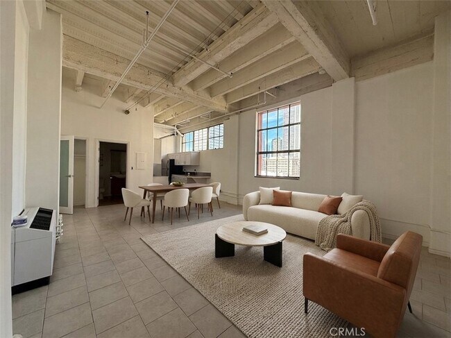 Foto del edificio - 312 W 5th St