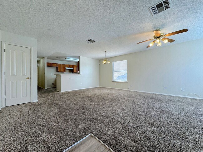 Building Photo - East El Paso 3 bed