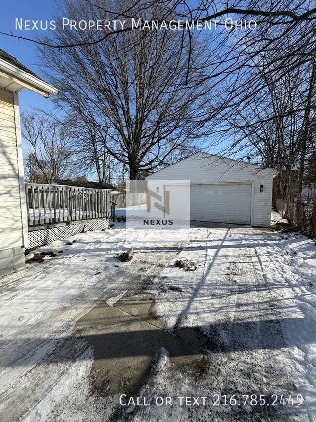 Building Photo - 843 E 232nd St