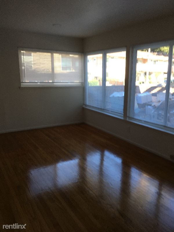 Building Photo - 851 Roble Ave
